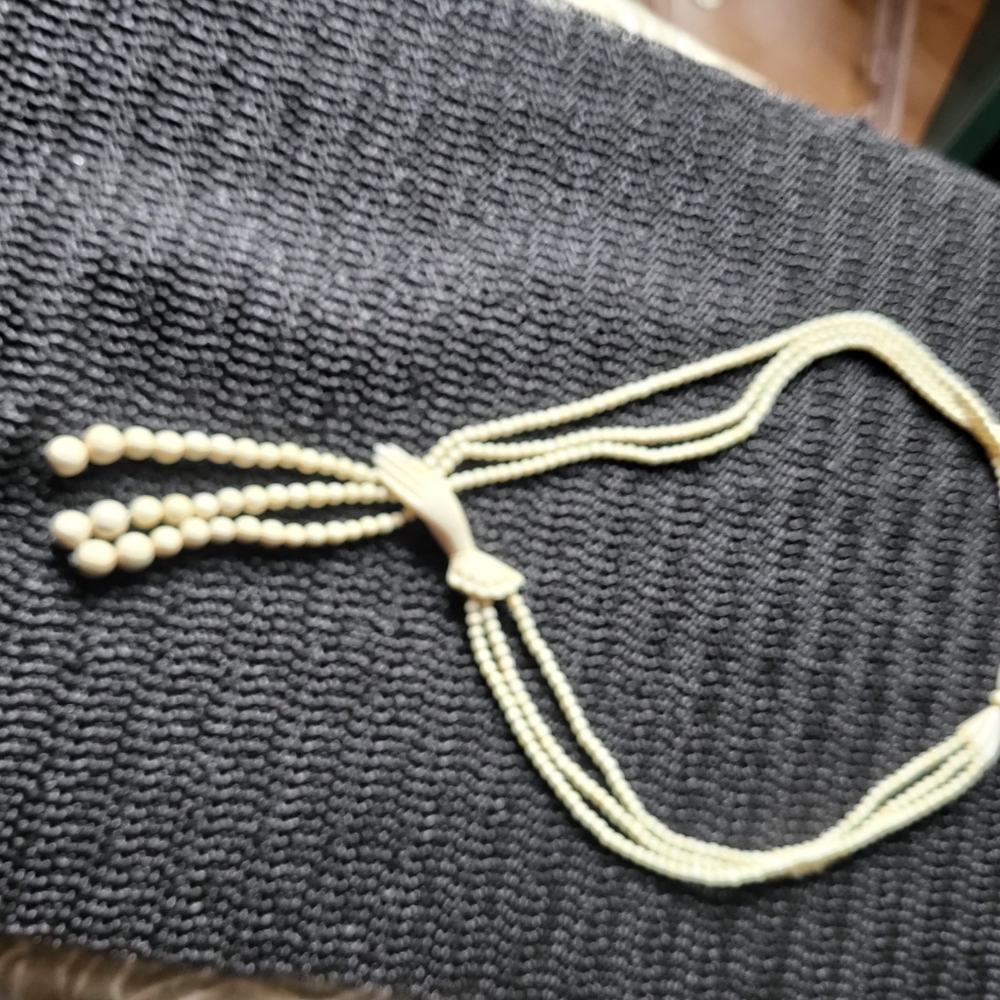 Antique Authentic Ivory bead necklace - Picture 4 of 8